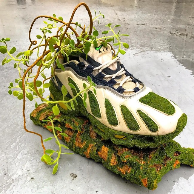 Inspirasiku datang dari bangunan bekas dan reruntuhan. Misalnya saja Beng Mealea (sebuah taman arkeologi) di Kamboja. Aku ingin mengekspresikannya lewat sneakers, jelasnya. Foto: Instagram/@shoetree_2016