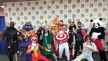 Saat hadir di gelaran San Diego Comic Con akhir pekan lalu, McVengers hadir dengan dua anggota baru, Burger King Loki dan Iron Taco. Foto: Instagram @McVengers