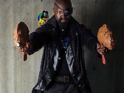 Lucu Banget! Ada Cosplay Superhero Rasa Fast Food