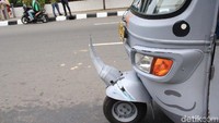 Di roda depan ada hiasan ala badak cula 1. Foto: Khairul Imam Ghozali
