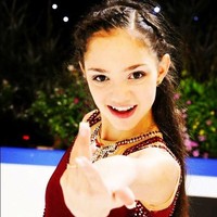 Aksi Evgenia saat meluncur di atas es kerap membuat jantung penonton berdebar, menawan serta berbahaya.Foto: Instagram