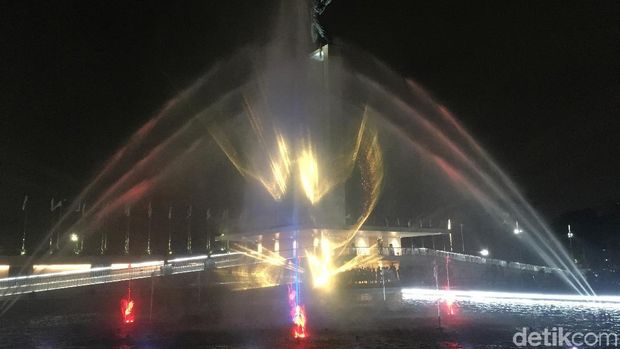 Permainan lampu di Lapangan Banteng