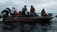 Dari Dermaga Mur ini lah perjalanan menantang yang sesungguhnya. Untuk menuju Desa Enem, harus ditempuh lewat jalur sungai menggunakan speed boat.