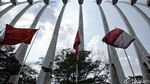 Bendera Lusuh Peserta Asian Games Berkibar di Jalanan Jakarta