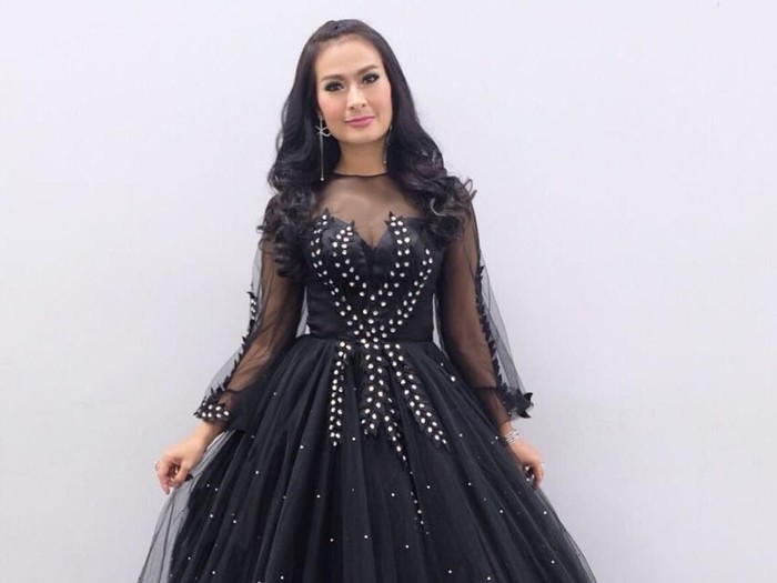 Putri Iis Dahlia Biasa Pakai Sampo Senilai Rp 1 Juta