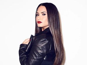 Demi Lovato Dilamar Pakai Cincin Berlian Rp 3,6 Miliar