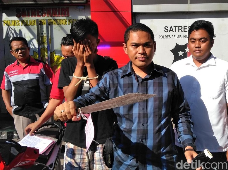 Polisi Ringkus 1 Pelaku Begal Motor yang Bacok Korbannya Polisi Ringkus 1 Pelaku Begal Motor yang Bacok Korbannya