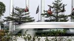 Bendera Lusuh Peserta Asian Games Berkibar di Jalanan Jakarta