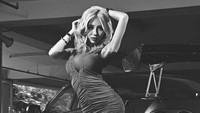 Selain DJ, ia masih aktif di dunia model dan pernah mendapatkan predikat sebagai Car Queen. Ia pernah masuk majalah otomotif dewasa. Foto: Dok. Instagram/lengyein