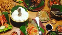 Ini nih menu yang jadi pilihan Simi sekeluarga. Ada gurame berlumur sambal, bakar kecap, cah toge dan tumis kangkung yang nikmat banget. Foto: Instagram simonejuliaa