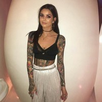 Tato-tato Darylle ada di sepanjang kedua lengannya. Darylle kerap menunjukkan tatonya dari balik busana seksinya. Foto: instagram (@daryllleee)