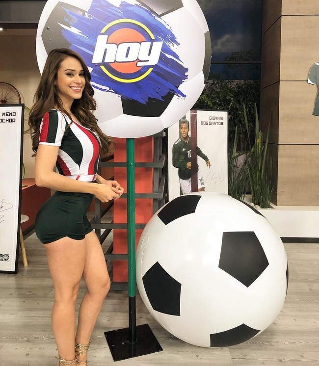 Seperti dikutip Mirror, gamer terkenal Douglas Martin mencampakkan Yanet Garcia  yang sudah tiga tahun ini menjadi kekasihnya. Alasan Douglas Aku tidak punya waktu untuk pacaran, katanya. Foto: Instagram @iamyanetgarcia