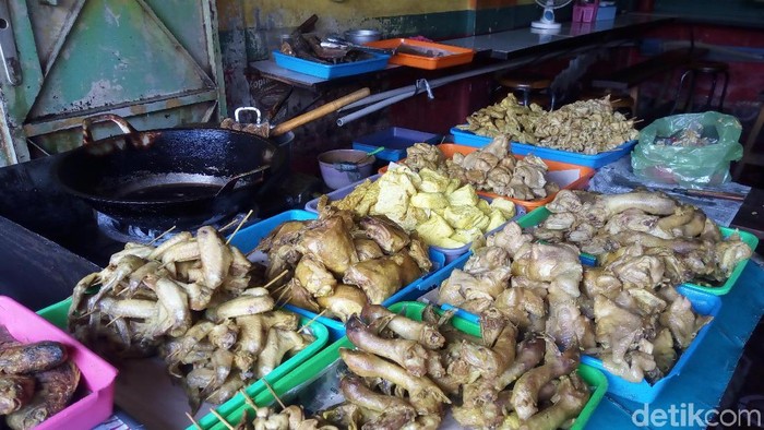 Harga Daging Ayam Tinggi, Pedagang Makanan Enggan Naikkan Harga