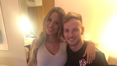 Mengintip Liburan Asyik Ivan Rakitic Bersama Istrinya yang Cantik