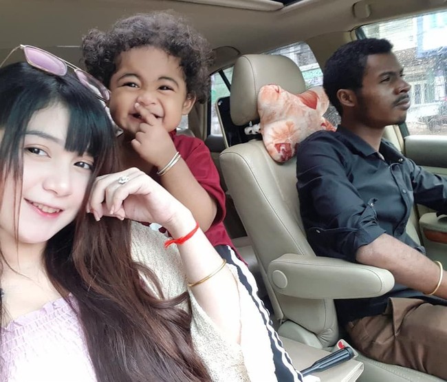 Lucy yang memiliki mata indah dengan kulit putih mulus dianggap kebanyakan orang memiliki kecantikan badai. Foto: Facebook