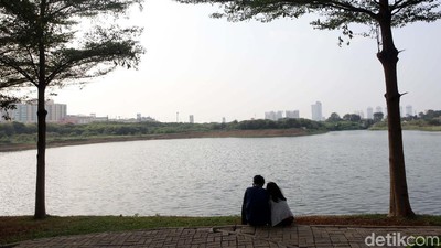 Bermain dan Bersantai di Taman Waduk Ria Rio