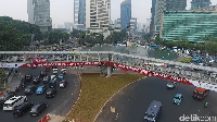 Oh ya nanti kalau sudah selesai jembatan bawah tanah, maka pelican crossing ini tak lagi diaktifkan. Jadi ini kami menggunakan pelican crossing karena jembatan bawah tanah yang disiapkan oleh MRT belum bisa digunakan sekarang, ujar Anies.