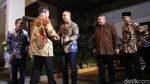 Senyum SBY Sambut Zulkifli dan Elite PAN di Depan Rumah