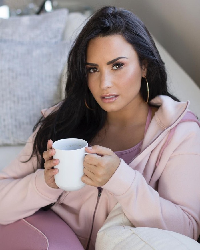 Ini Bukti Kalau Demi Lovato Penggemar Kafein