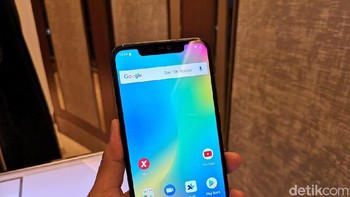 Luna X Prime hadir dengan layar 6,2 inch FHD (1080x2246 pixels) 19:9. Foto: Muhammad Alif Goenawan/detikINET