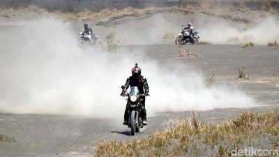 Foto: Menerabas Trek Ekstrem Bromo Naik Motor