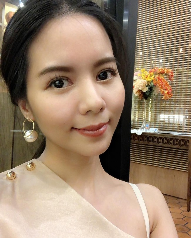 Hingga pertengahan Januari, setelah tiga minggu mengalami rasa sakit dan pendarahan terus-menerus, payudara May yang terinfeksi ini mengeluarkan nanah. Staf di klinik KTOP pun mengatakan pada May bahwa mereka harus segera melepas implan. Tetapi, May kemudian berakhir dengan koma. Foto: Instagram