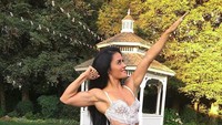 Punya otot kekar, Jessica tak malu berpose. Foto: instagram/jessicaarevalo_