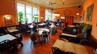 Kafe ini menyediakan berbagai makanan internasional seperti pizza, pasta dan quesadilla (Elephant House/Facebook) 