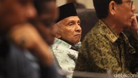 Amien mengatakan Freeport telah melakukan kejahatan lingkungan. Menurutnya, 700 ribu ton limbah oleh Freeport dibuang ke sungai.