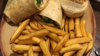 Kalau berada di Inggris, mantan Harry Styles itu menyukai Nandos di wilayah London. Ia sangat suka dengan mango chicken wrap dan grilled corn. Foto: Istimewa