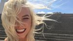 Lihat Gaya Seru Karlie Kloss Saat Ngopi dan Makan Es Krim Favoritnya