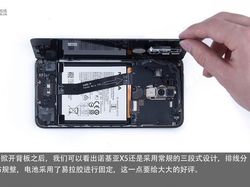 Penampakan Jeroan Nokia X5 Ketika Dipreteli