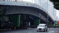 Flyover itu dicat untuk menyambut Asian Games pada Agustus mendatang.