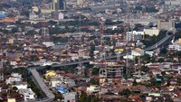 Inilah penampakan jalur rel LRT yang membentang di kota Palembang, Sumatera Selatan. Antara Foto/Feny Selly.