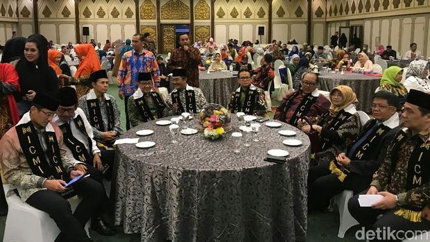 Acara silaturahmi ini digelar di Hotel Kartika Chandra, Jakarta. Tampak beberapa tokoh menghadiri acara