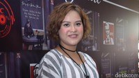 Kini Mytha Lestari sudah memasuki sembilan bulan usia kehamilan. Namun ia pun tetap aktif bernyanyi dari panggung ke panggung.  Foto: Noel/detikHOT