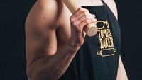 Sebelum membuat akun toplessbaker, Adlard meminta izin pada pacarnya. Hanya saja ia meminta sang pacar untuk tidak mempedulikan komentar netizen. Foto: Instagram toplessbaker