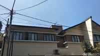 Sebelumnya, rumah kontrakan tersebut digeledah KPK tadi siang pukul 11.00 WIB. KPK menggeledah kamar utama Inneke namun disebutkan tak menemukan apapun.