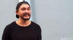 Tampil Berkumis, Miller Khan Makin Macho?