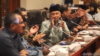 Amien Rais mengaku sering difitnah pernah menjadi komisaris Freeport. Amien menantang pihak yang bisa membuktikan fitnah itu akan diberi uang 100 juta dolar AS.