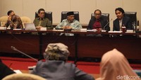 Amien juga menyebut Freeport telah banyak melakukan kejahatan kemanusiaan. Dia menuding banyak warga yang sudah menjadi korban di lokasi tambang.