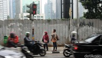 Pelican crossing dipasang pada lokasi dengan kecepatan lalu lintas dan arus penyeberang yang tinggi. Selain itu, pelican crossing juga dipasang di persimpangan lampu lalu lintas dan menjadi satu dengan rambu-rambu.