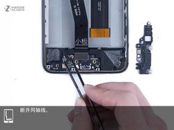 Penampakan Jeroan Nokia X5 Ketika Dipreteli