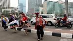 Aksi Para Seniman Peru Menari dan Bermusik di Bundaran HI