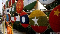 Bagaimana menurut Anda soal tampah-tampah bergambar bendera peserta Asian Games tersebut?
