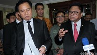 Pertemuan tersebut membahas dan meminta pendapat soal putusan Mahkamah Konstitusi (MK) yang menyatakan pengurus partai politik tak boleh mendaftar sebagai calon anggota Dewan Perwakilan Daerah (DPD) pada Pemilu 2019 mendatang.