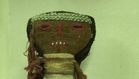 Ini salah satu koleksi Aunt Claudias Dolls, boneka tradisional Peru. Seram nggak sih? (Aunt Claudias Dolls/Facebook)