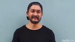 Tampil Berkumis, Miller Khan Makin Macho?
