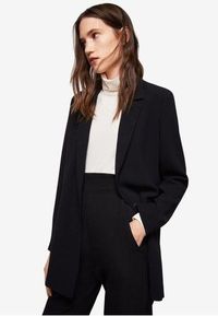 5 Baju untuk Tampil Elegan Seperti Meghan Markle Versi Lebih Terjangkau