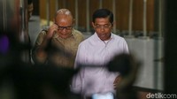 Sebelumnya, KPK menetapkan dua orang sebagai tersangka. Yang pertama adalah Wakil Ketua Komisi VII DPR Eni Maulani Saragih. Dia diduga menerima suap total Rp 4,5 miliar dari Johannes Budisutrisno Kotjo, yang juga ditetapkan sebagai tersangka.
